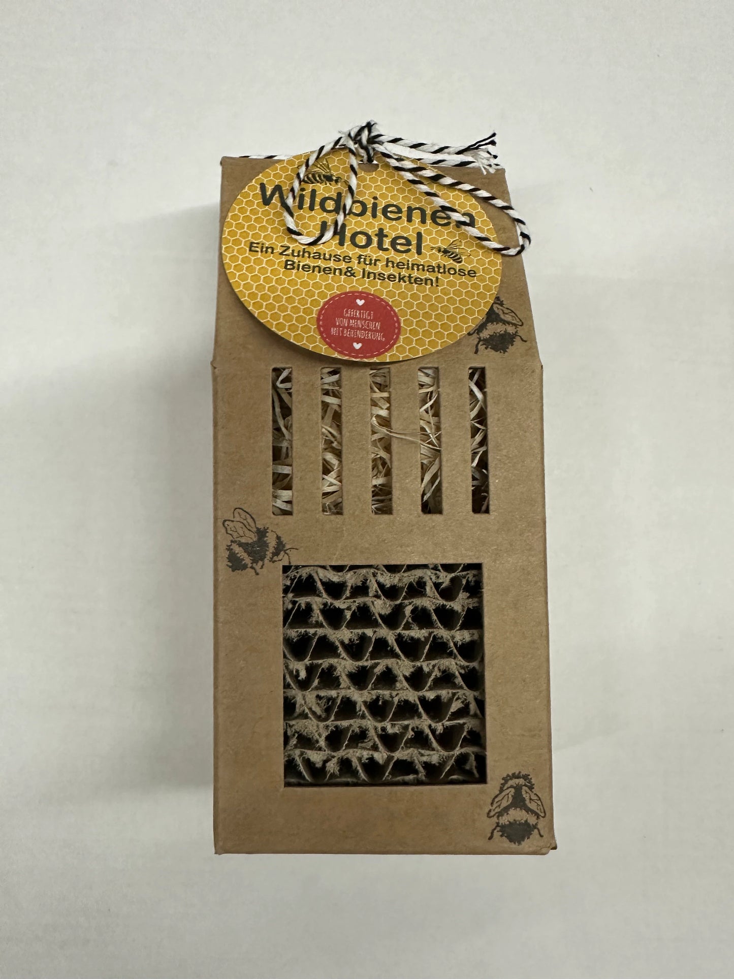 Wildbienen-Hotel, idealer Unterschlupf aus Naturpappe