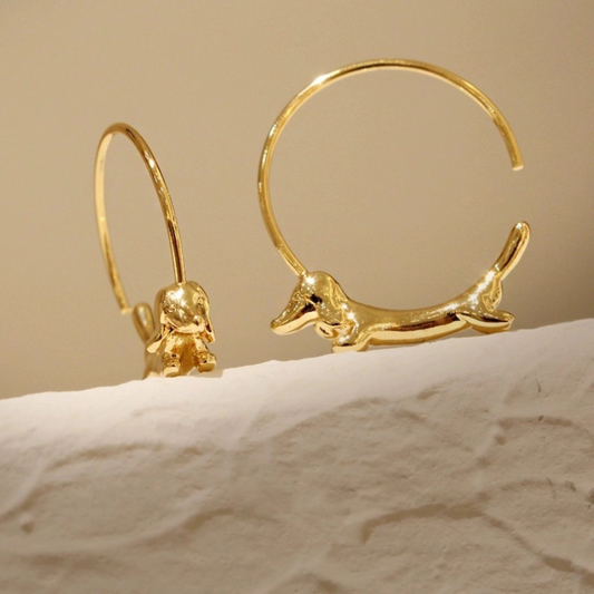 Hunde-Ohrringe mit fliegendem Dackel, mit 18 Karat Gold gefüllt